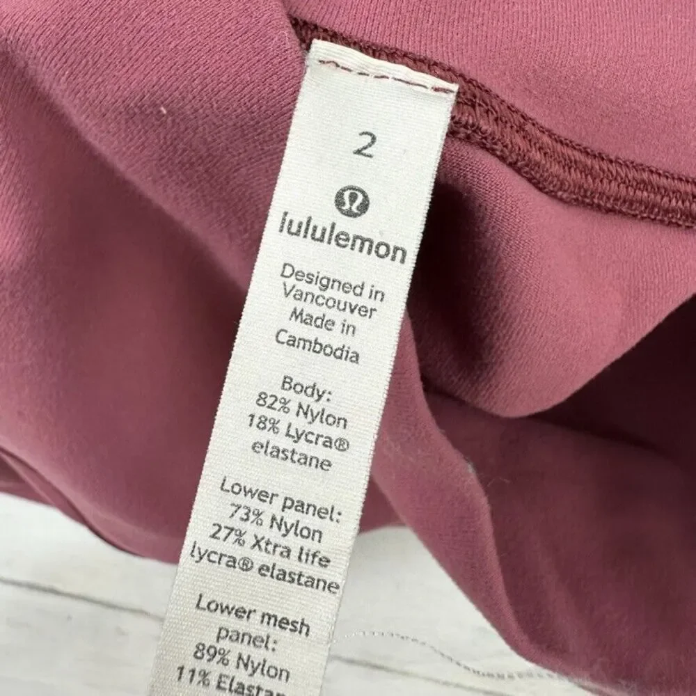 Lululemon Womens size 2 capri leggings‎ 20x23" purple - Picture 6 of 9